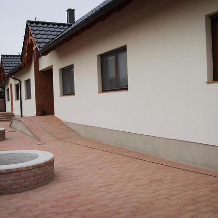 Hansag Vendeghaz Kapuvar Exterior photo